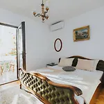 Apartment Radic - Affordable By The Trogir