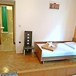 Apartment Radic - Affordable By The Trogir