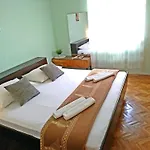 Radic - Affordable By The Apartment Trogir