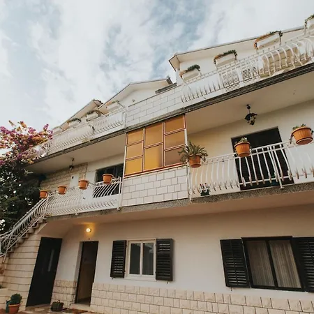 Vila Radic Апартаменты Трогир
