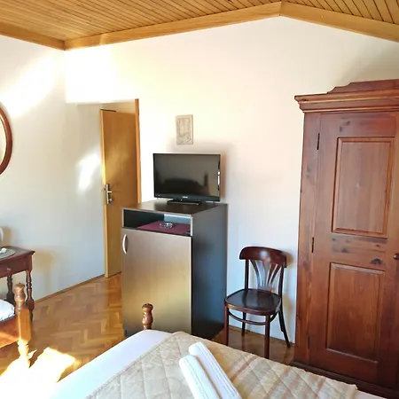 Radic - Affordable By The Apartament Trogir