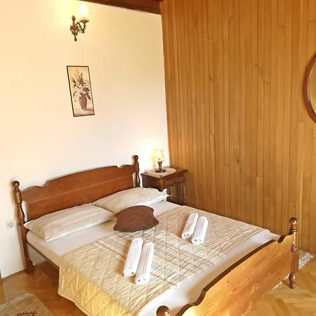 Radic - Affordable By The Apartament Trogir